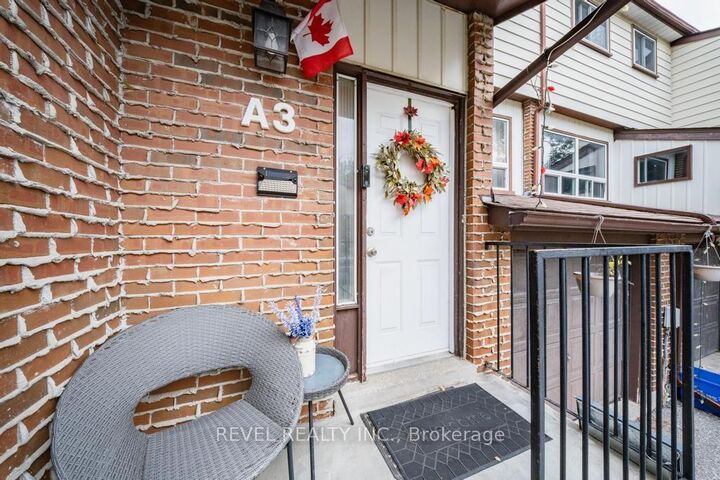 Property Photo: 63 Ferris Lane A3 ON L4M 5C4