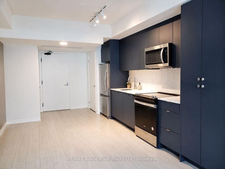 Property Photo:  1614 Charles Street 439  ON L1N 0P4 