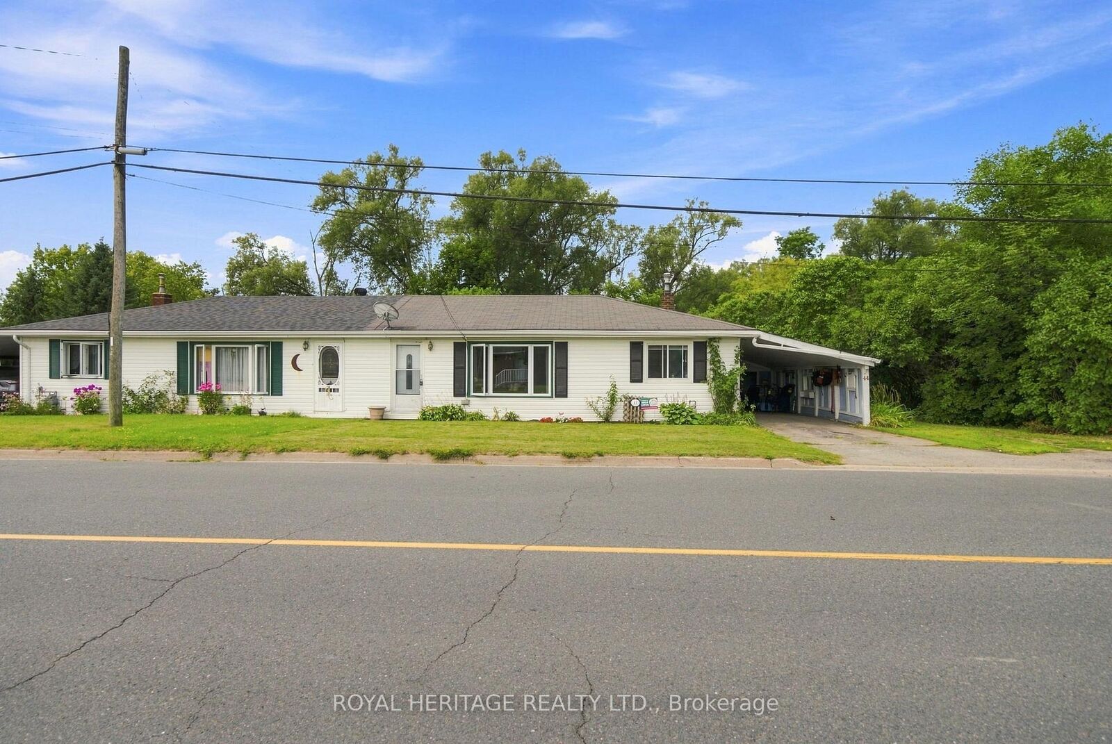 Property Photo:  44 Division Street  ON K0K 1S0 