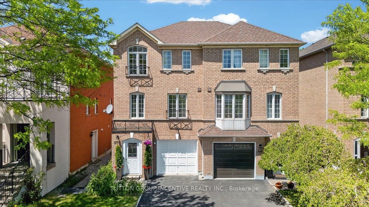 Property Photo:  97 Yellowood Circle  ON L4J 8M3 