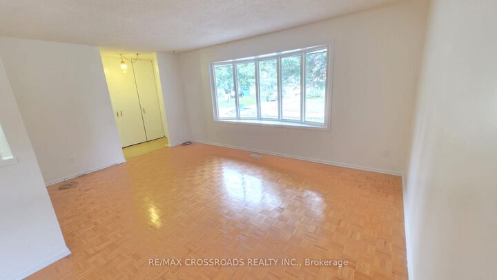Property Photo: 106 Kimberly Crescent ON N2E 1C9