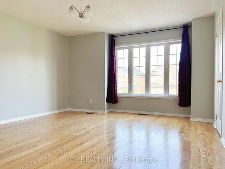 Property Photo: 15 Maffey Crescent ON L4S 0A9