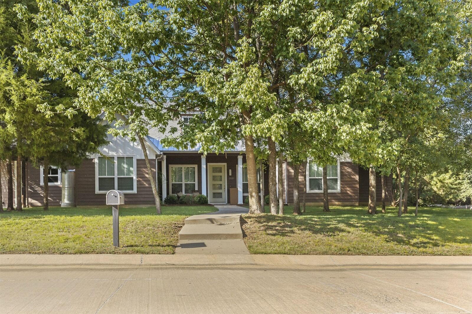 Property Photo: 3535 Highland Oaks Circle OK 73401