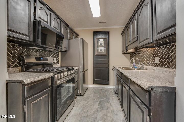 Property Photo:  2700 Indian Ridge Road Apt 6  TN 37604 