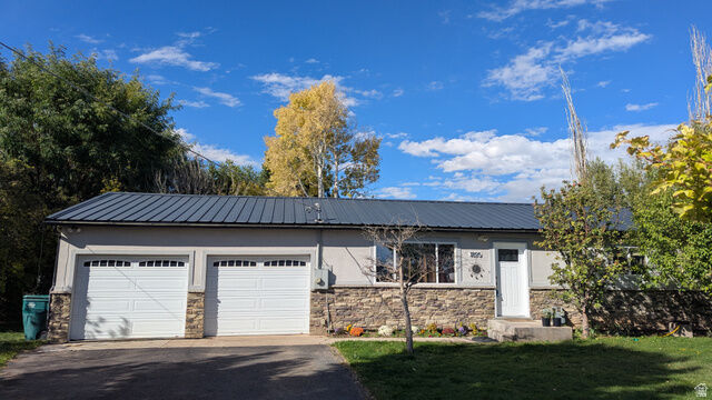 Property Photo:  1895 E 3500 S  UT 84078 
