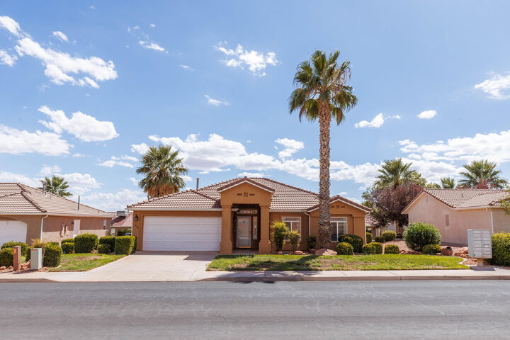 Property Photo: 476 E 400 S UT 84738