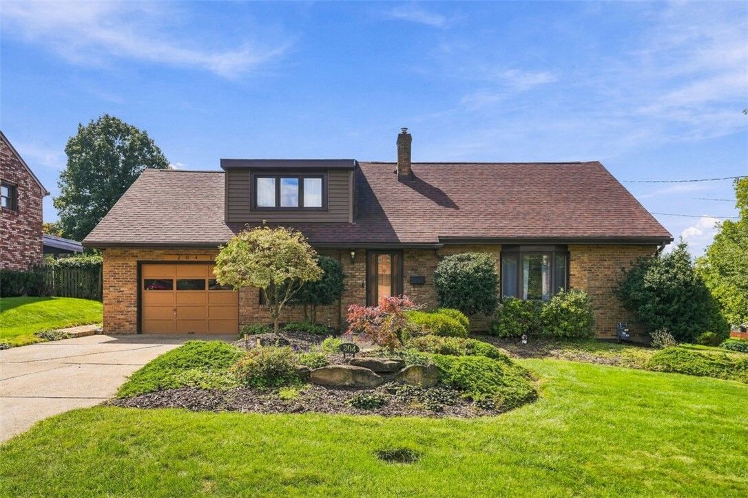 Property Photo:  204 Pickwick Dr  PA 15102 
