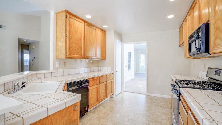 Property Photo: 318 Drydock Court CA 95688