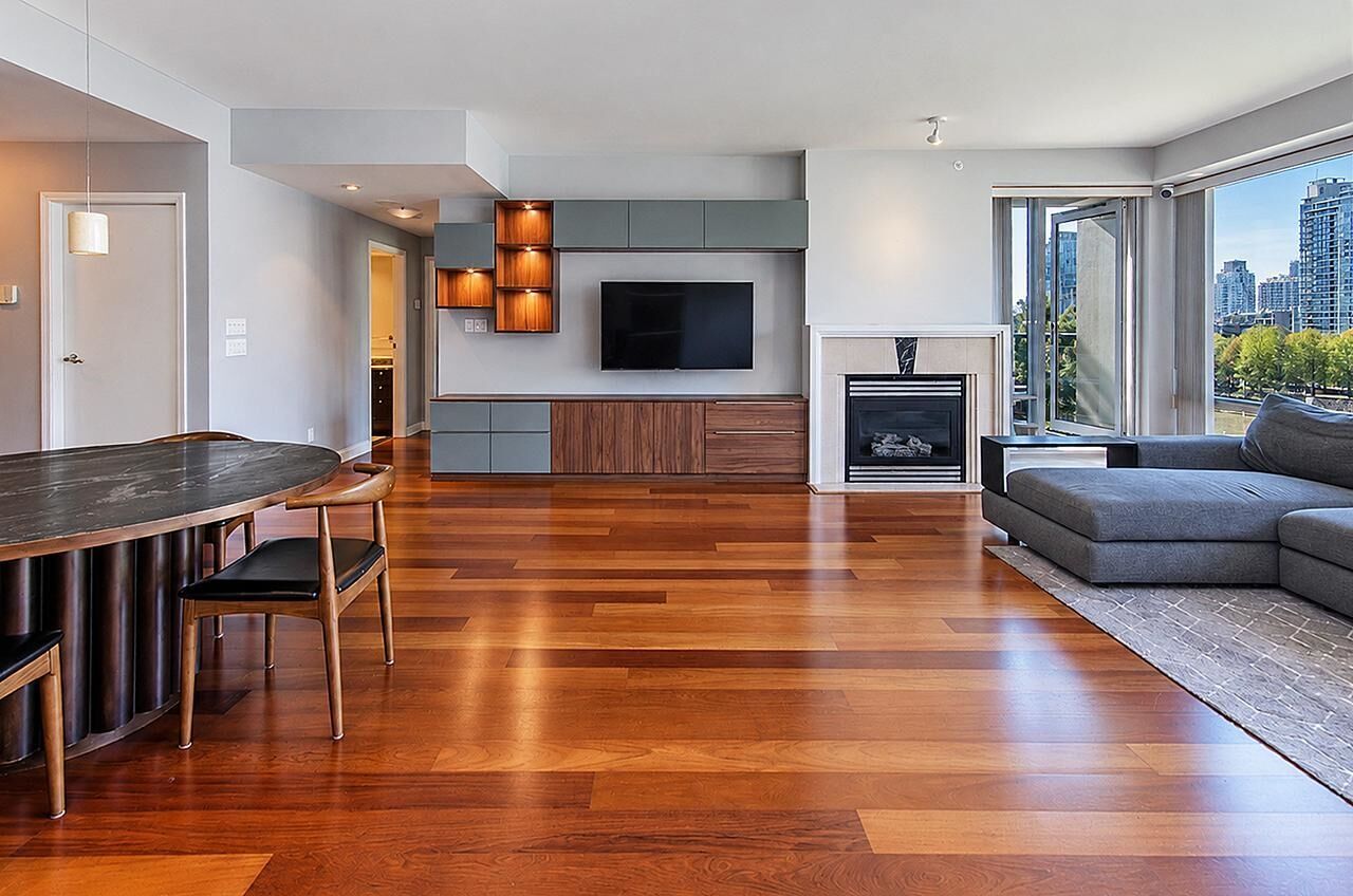 Property Photo:  1383 Marinaside Crescent 702  BC V6Z 2W9 