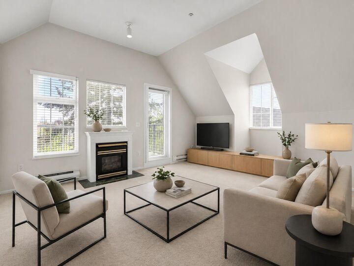 Property Photo:  5556 14 Avenue 406  BC V4M 4E7 