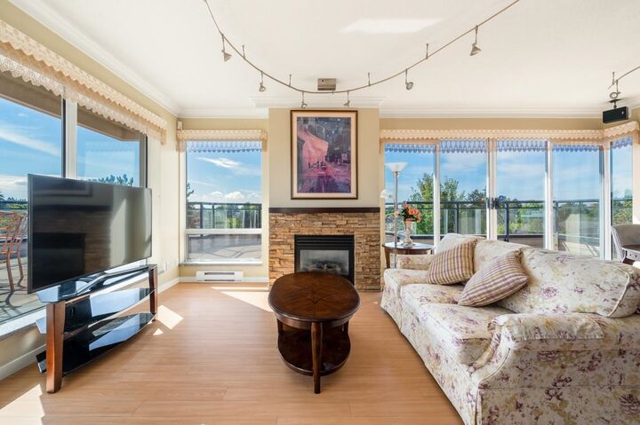 Property Photo:  8480 Granville Avenue 419  BC V6Y 1P6 