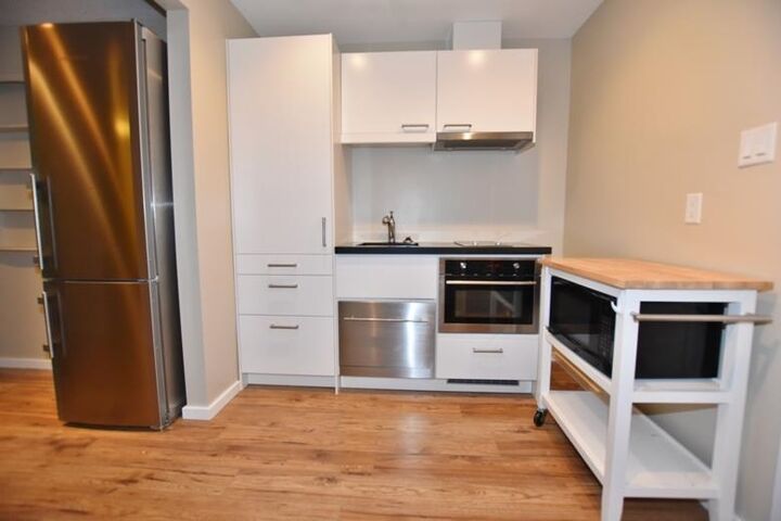 Property Photo:  1950 W 8th Avenue 203  BC V6J 1W3 