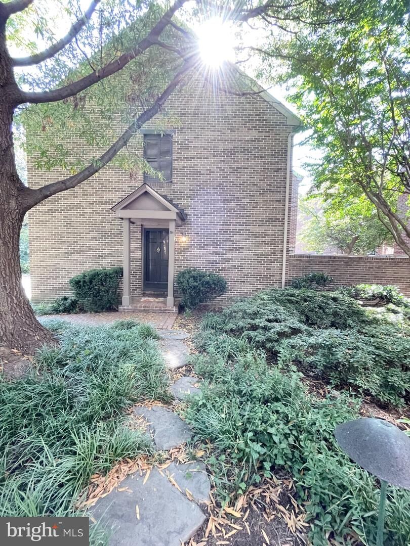 Property Photo:  1208 W Abingdon Drive  VA 22314 