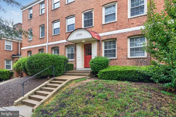 Property Photo:  2709 Arlington Boulevard 302  VA 22201 