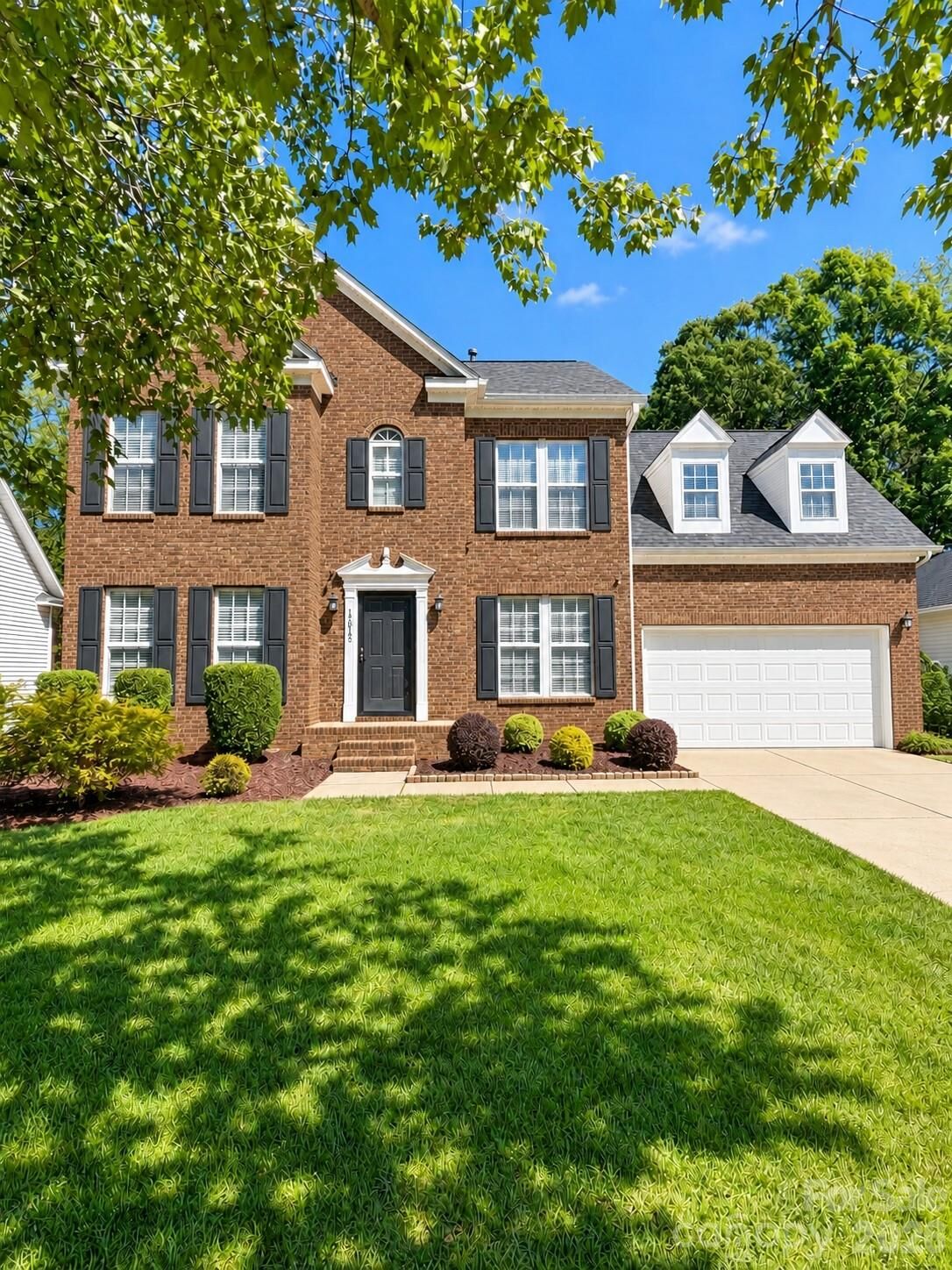 Property Photo: 13615 Edgetree Drive NC 28134