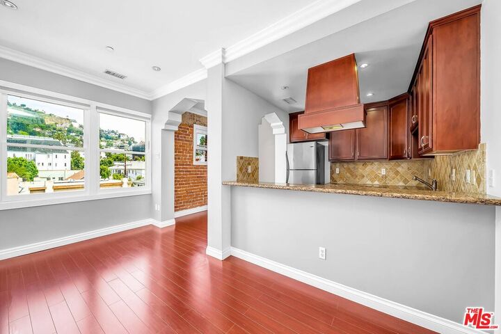 Property Photo:  1236 N Flores St, Unit 405  CA 90069 