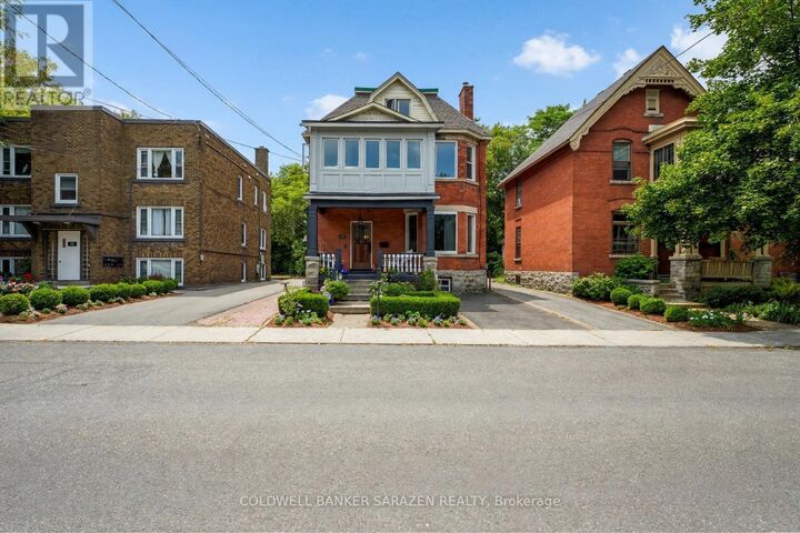 Property Photo: 135 Hawthorne Avenue A ON K1S 0B2
