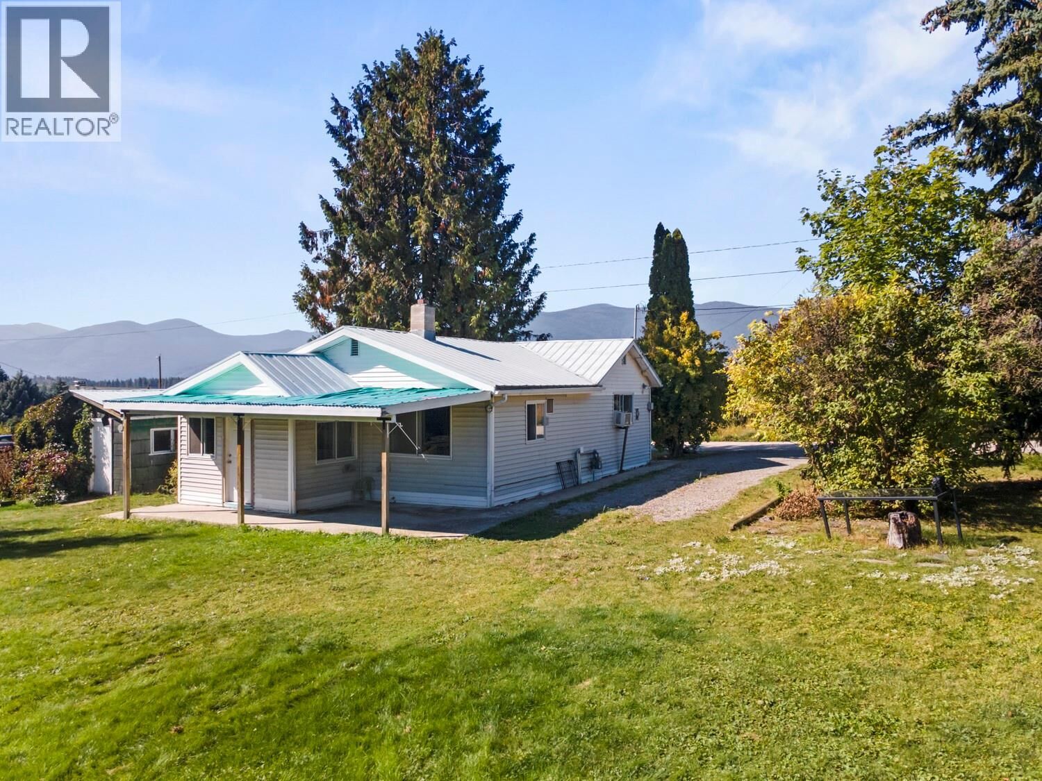 Property Photo:  1228 25th Avenue South  BC V0B 1G1 