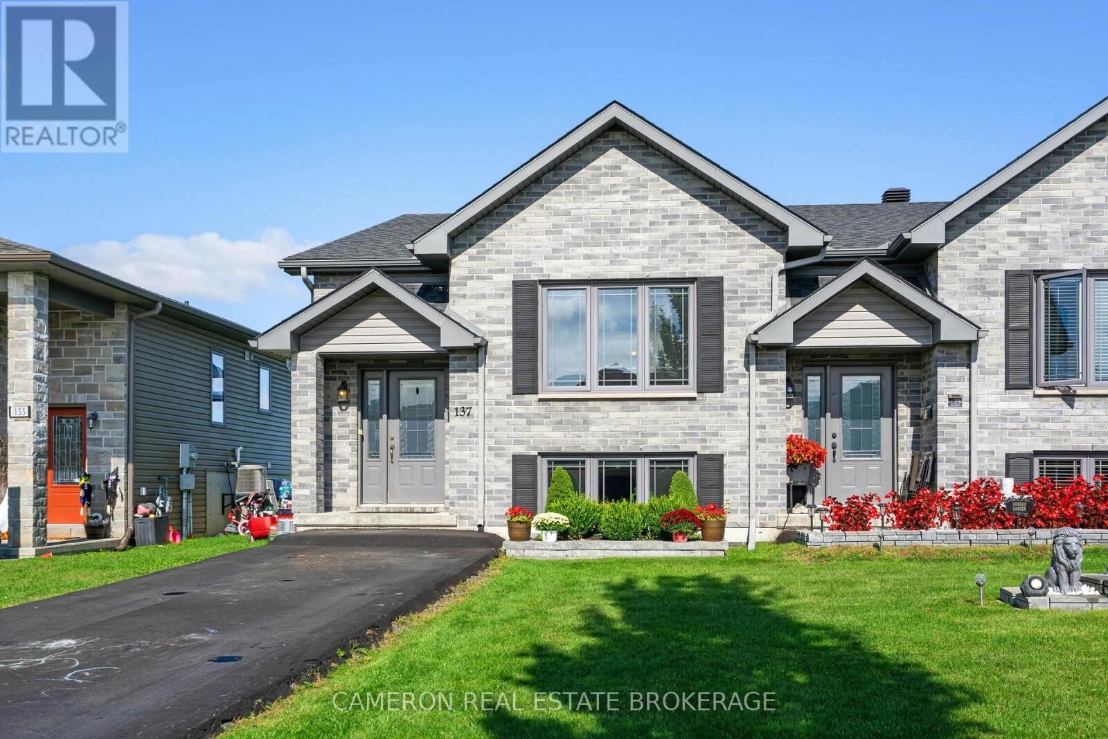 Property Photo:  137 Bellwood Drive  ON K6H 7M3 