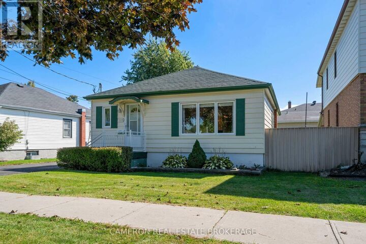 Property Photo:  905 Third Street East  ON K6H 2E8 