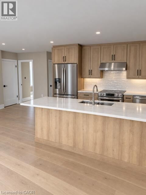 Property Photo:  95 Franklin Street North 2  ON N2A 1Y1 