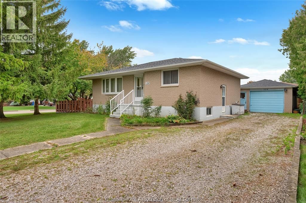 Property Photo:  524 Dora Drive  ON N8A 2K3 
