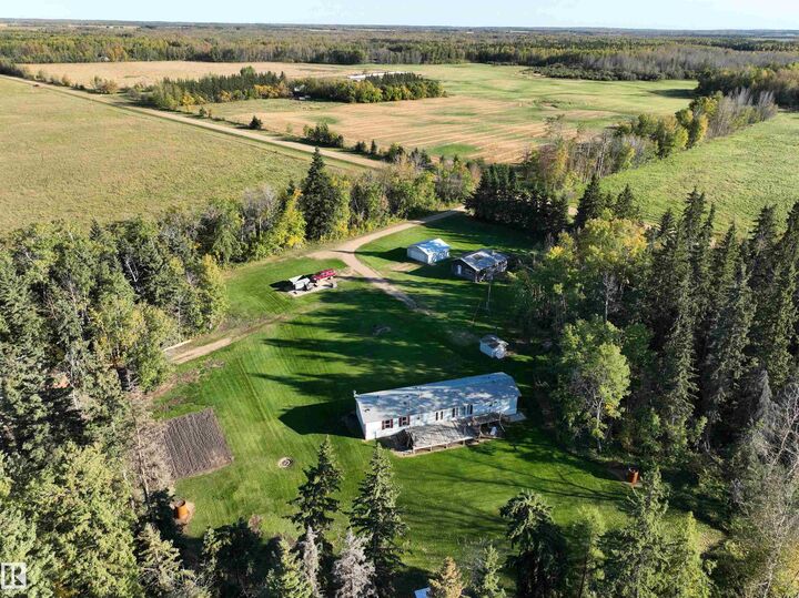 Property Photo:  242082A Twp Rd 631  AB T0G 1Z0 