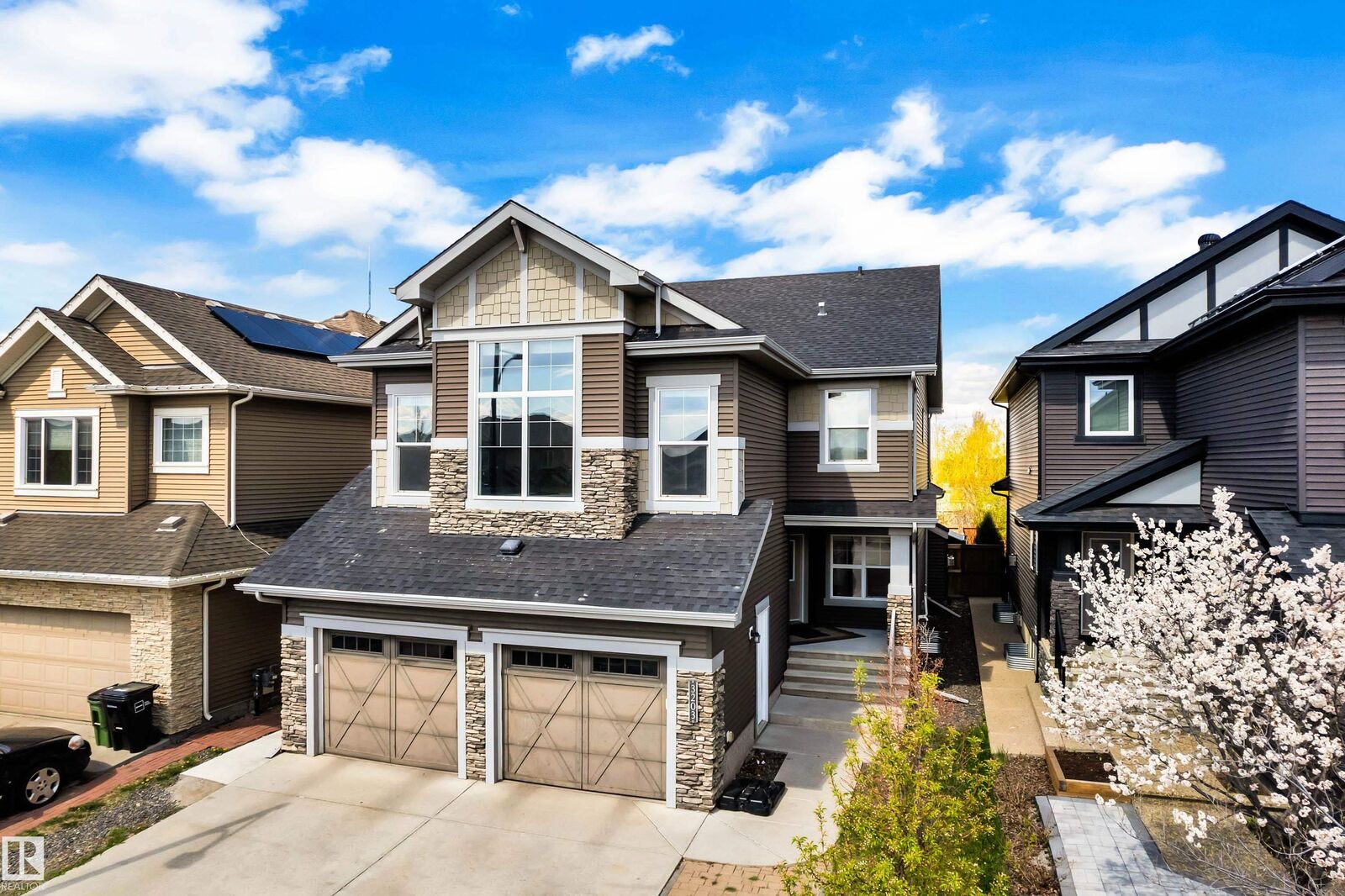 Property Photo:  3203 Winspear Crescent SW  AB T6X 1S7 