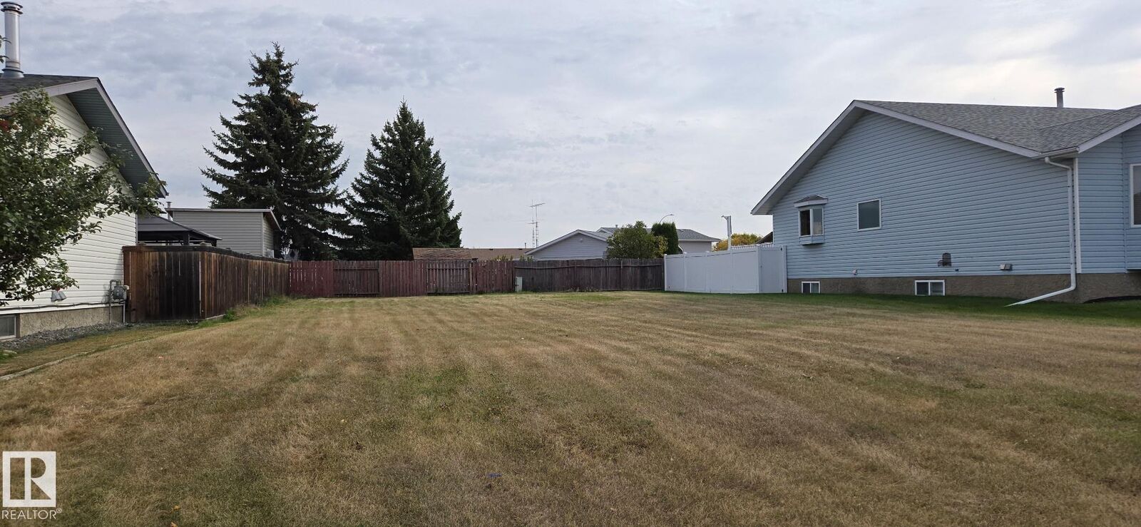 Property Photo:  5613 45A Street  AB T9C 1V4 