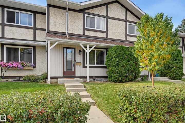 Property Photo:  141 Tudor Lane NW  AB T6J 3T5 