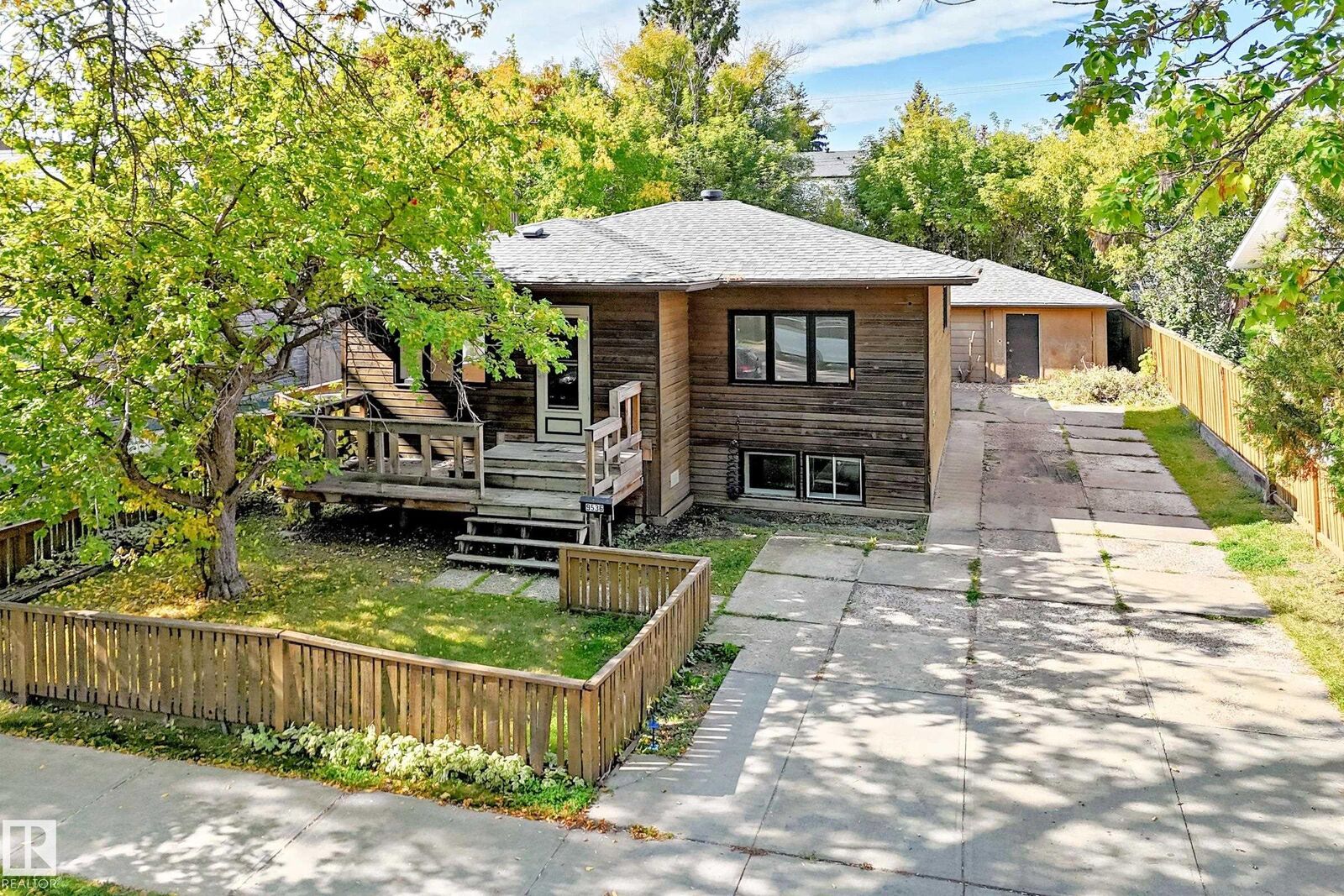 Property Photo:  9536 155 Street NW  AB T5P 2K4 