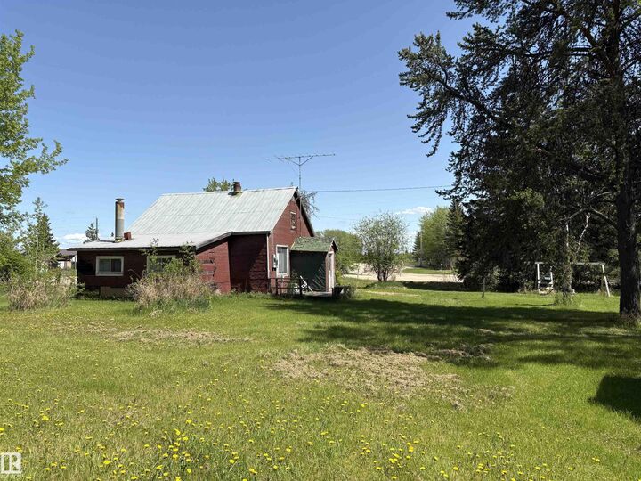 Property Photo:  11403 Twp Rd 640  AB T0A 2K0 
