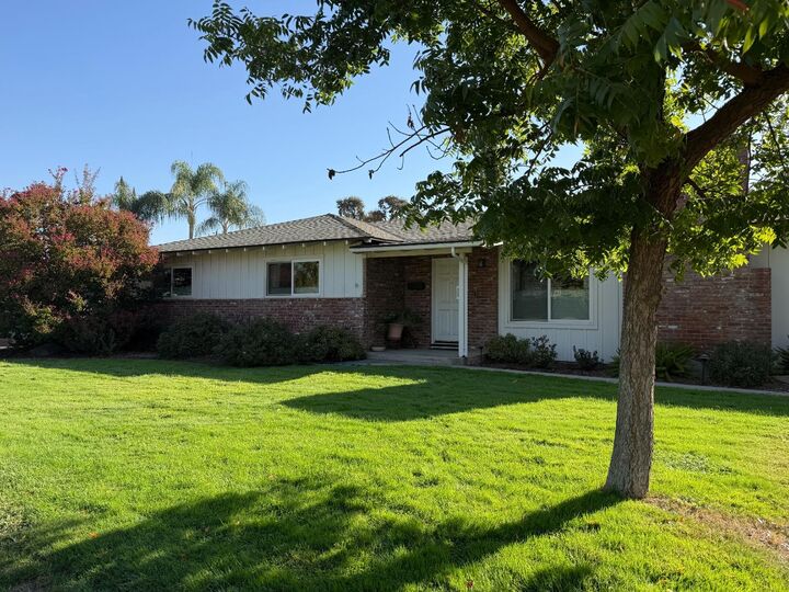 Property Photo:  213 Hilton Street  CA 93637 