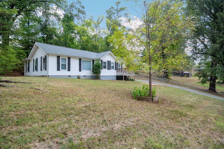 Property Photo: 2081 Mae Dell Road TN 37421