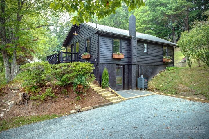 Property Photo: 712 Ransom Street NC 28605