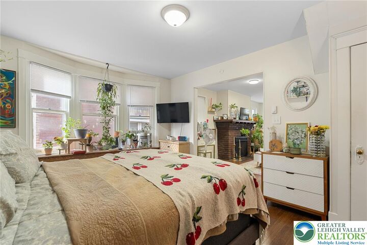 Property Photo: 1206 Linden Street 1 PA 18018