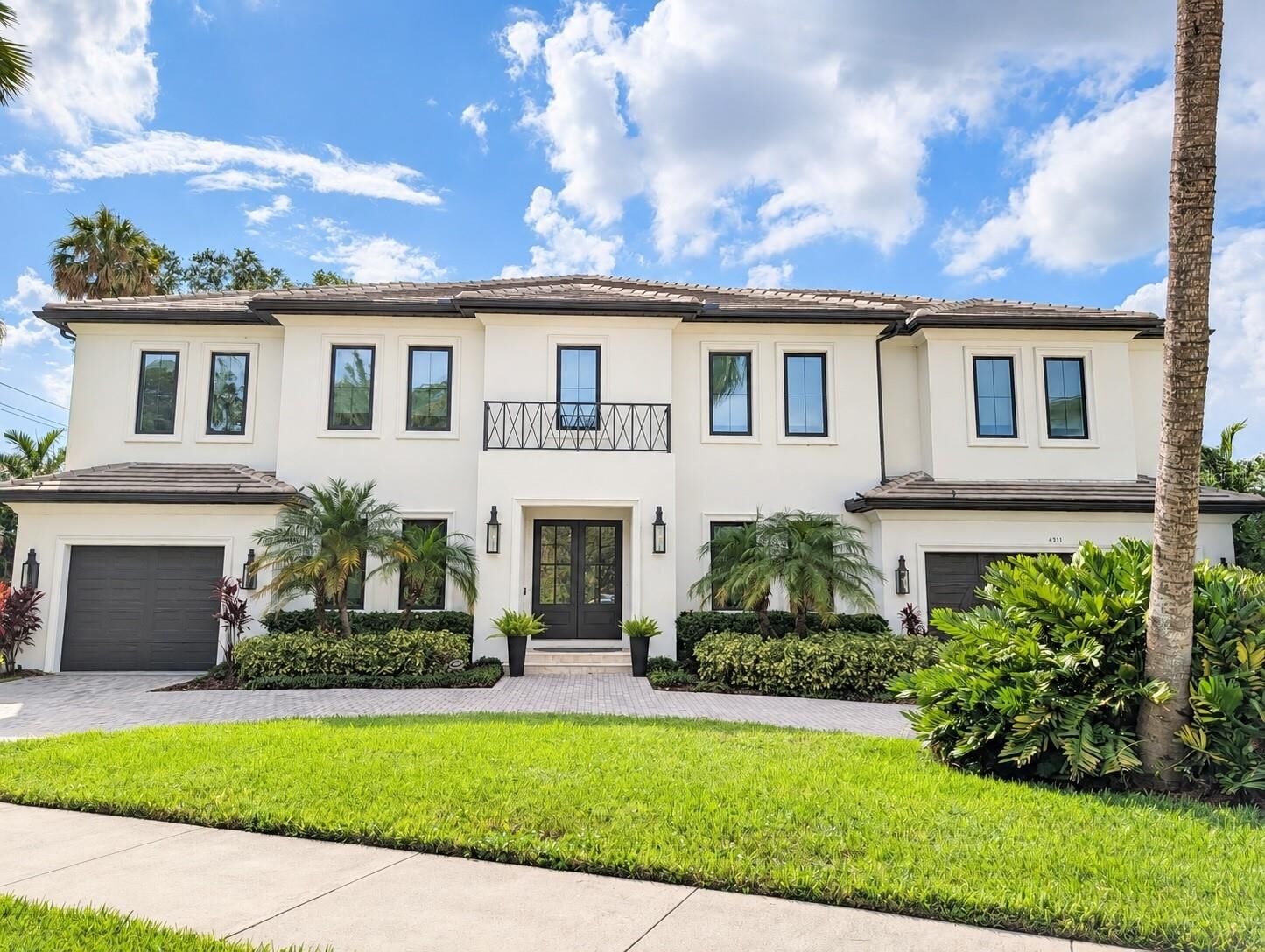 Property Photo: 4511 W Swann Avenue FL 33609