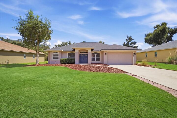 Property Photo:  3104 River Woods Drive  FL 34219 