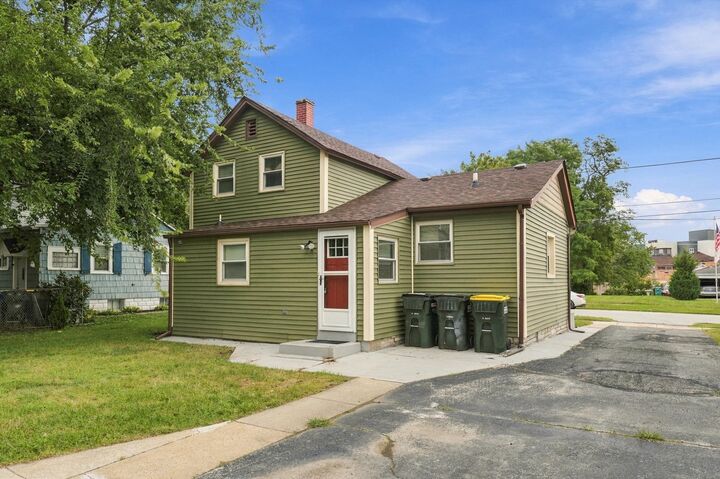 Property Photo:  104 N Kinzie Street  IL 60476 