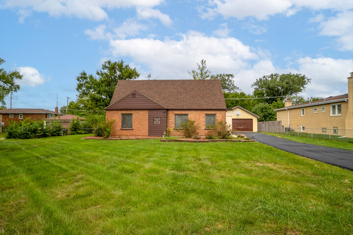 Property Photo:  1700 Pratt Avenue  IL 60018 