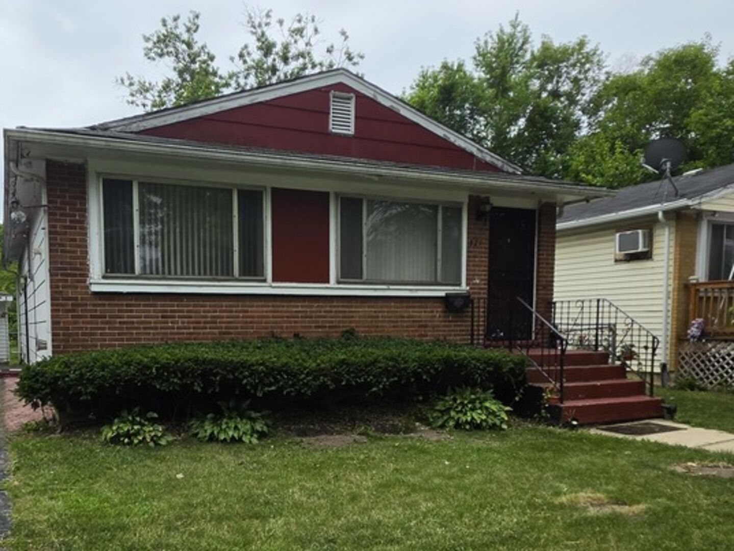 Property Photo: 821 E 10th Place IL 60411