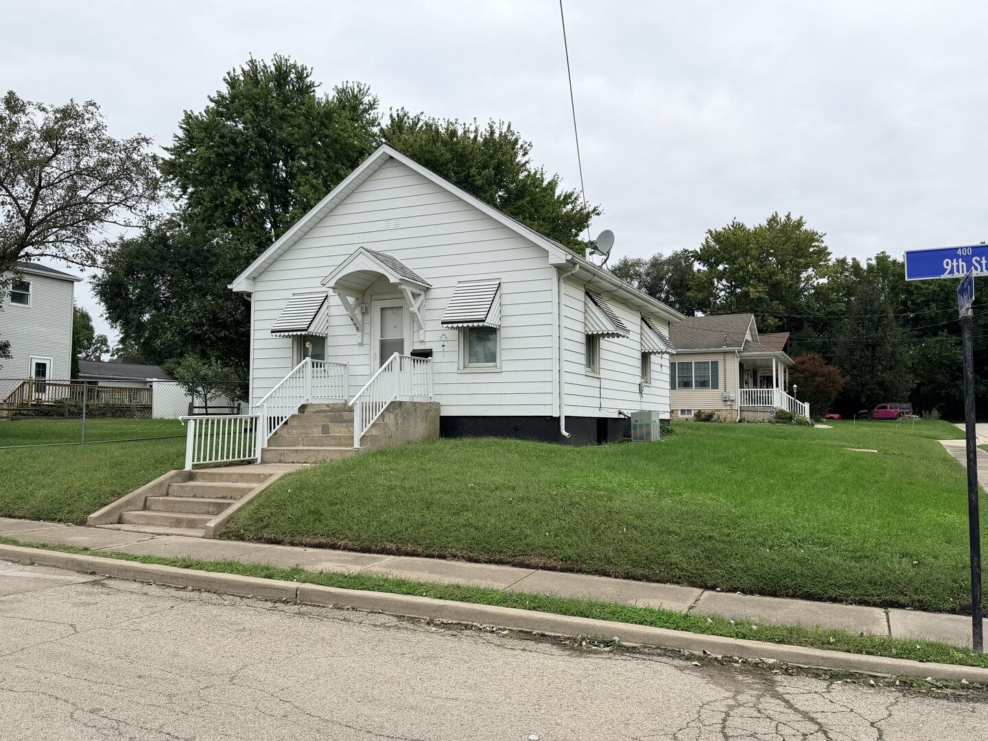 Property Photo: 403 E 9th Street IL 61354
