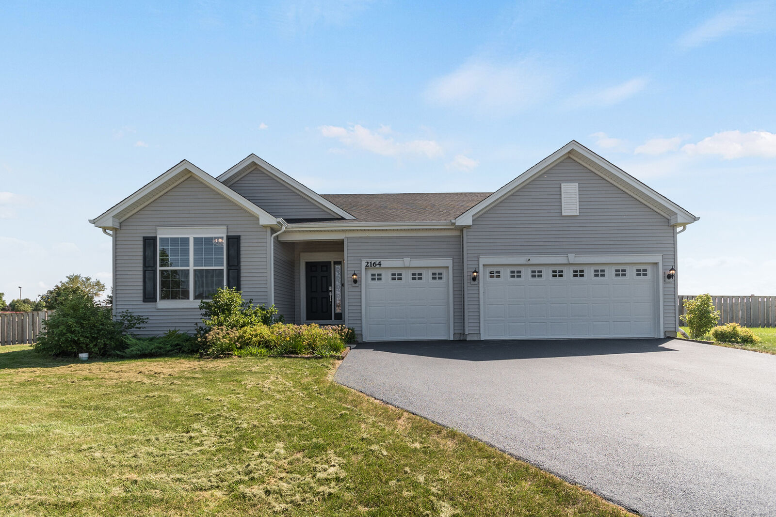 Property Photo:  2164 Tremont Avenue  IL 60560 