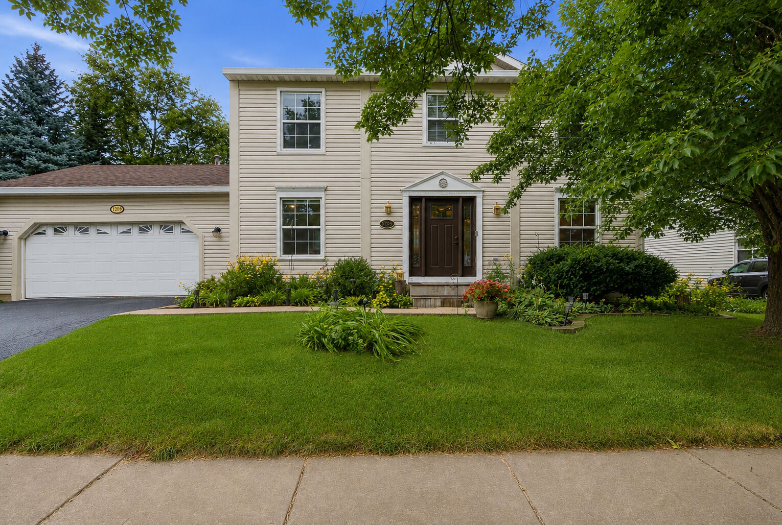 Property Photo:  1209 River Oak Drive  IL 60565 