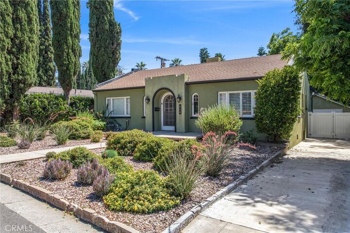Property Photo: 618 Cypress Circle CA 92373