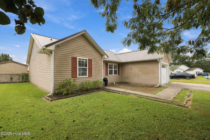 Property Photo: 1305 Navarro Loop NC 28540