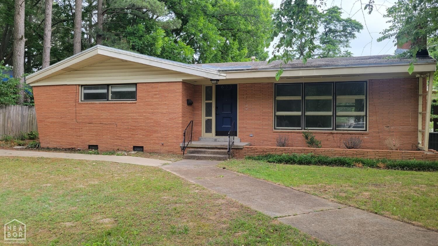 Property Photo: 633 W College Avenue AR 72401