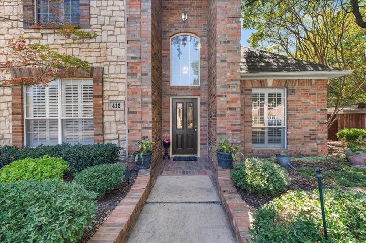 Property Photo: 412 Vasey Oak Drive TX 76248