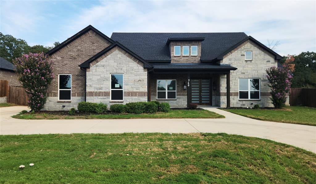 Property Photo: 740 Arledge Street TX 76020