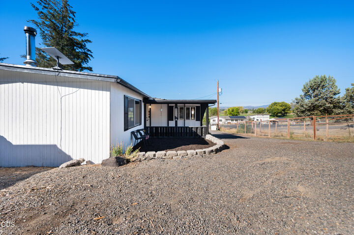 Property Photo:  996 SW Crestview Road  OR 97754 
